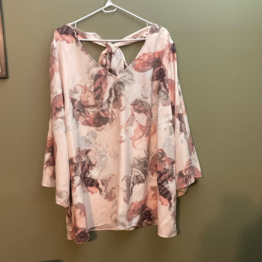 In every story Floral pink Kimono Blouse with tie around the neck.